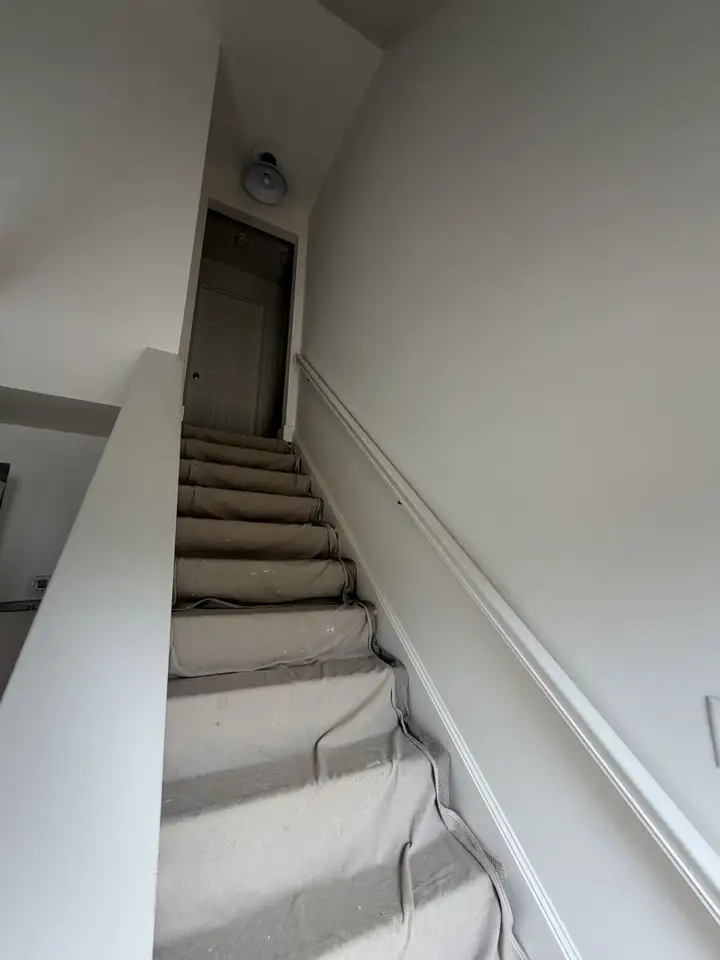 Stairway with floor protection laid down