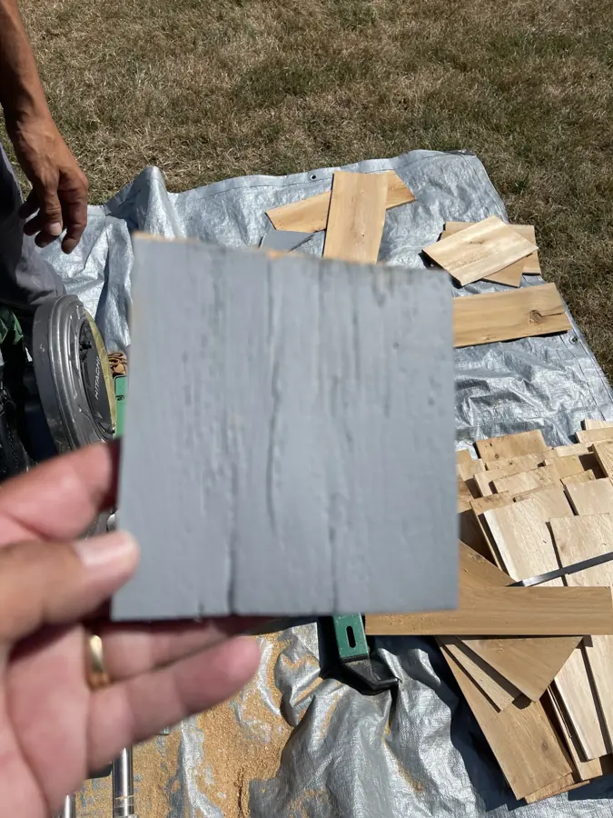 Painted wood shingle that looks solid from the front
